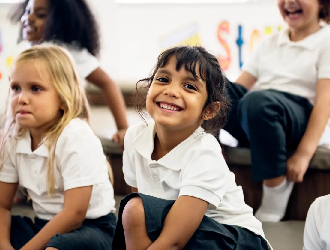 Crianças da Educação Infantil em atividade de leitura
